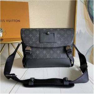 Louis Vuitton Messenger Voyager PM
