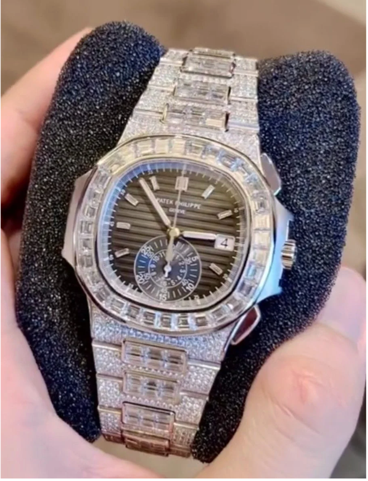 Patek Philippe Nautilus Chronograph 5980/1400G-001 (with aftermarket diamond setting) - Image 4